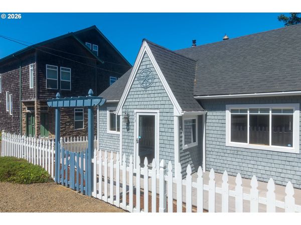 873 SW 8TH ST, Lincoln City, OR 97367