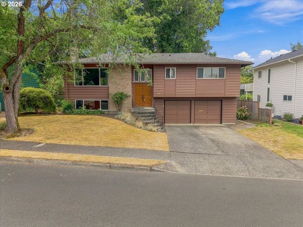 7525 SW HILLCREST PL, Beaverton, OR 97008