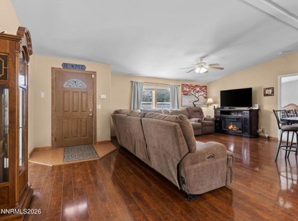 285 E 6th Avenue, Sun Valley, NV 89433 Photo