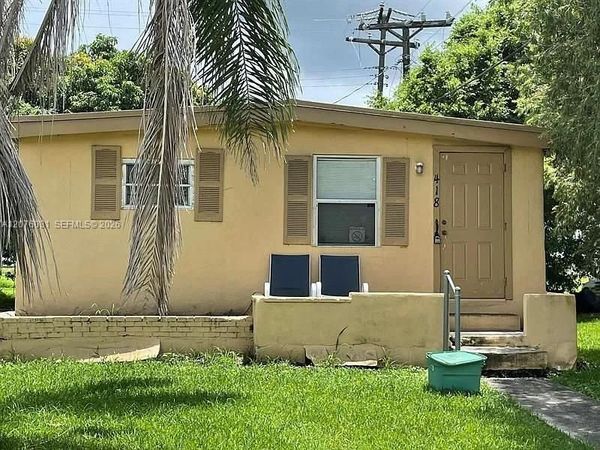 418 S Cocoanut Rd, Pahokee, FL 33476