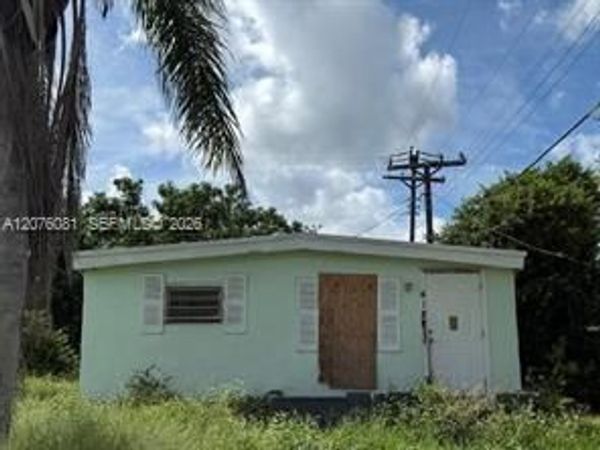 418 S Cocoanut Rd , Pahokee, FL 33476