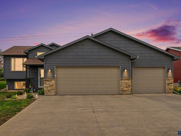 3912 S Pisidian Ave, Sioux Falls, SD 57110