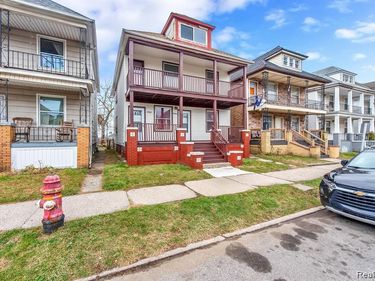9506 Charest Street , Hamtramck, Mi 48212