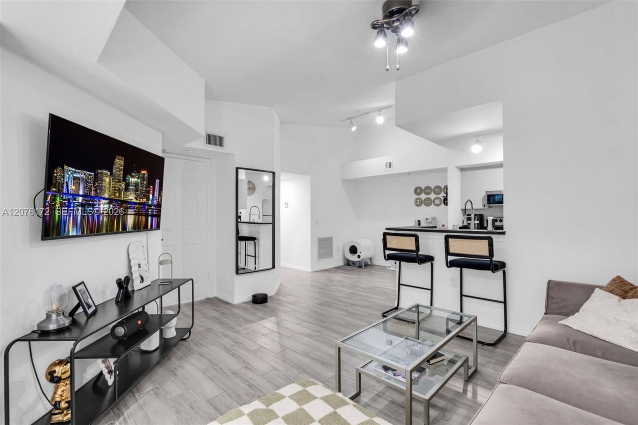 2457 Centergate Dr , Unit 306, Miramar, FL 33025 Photo