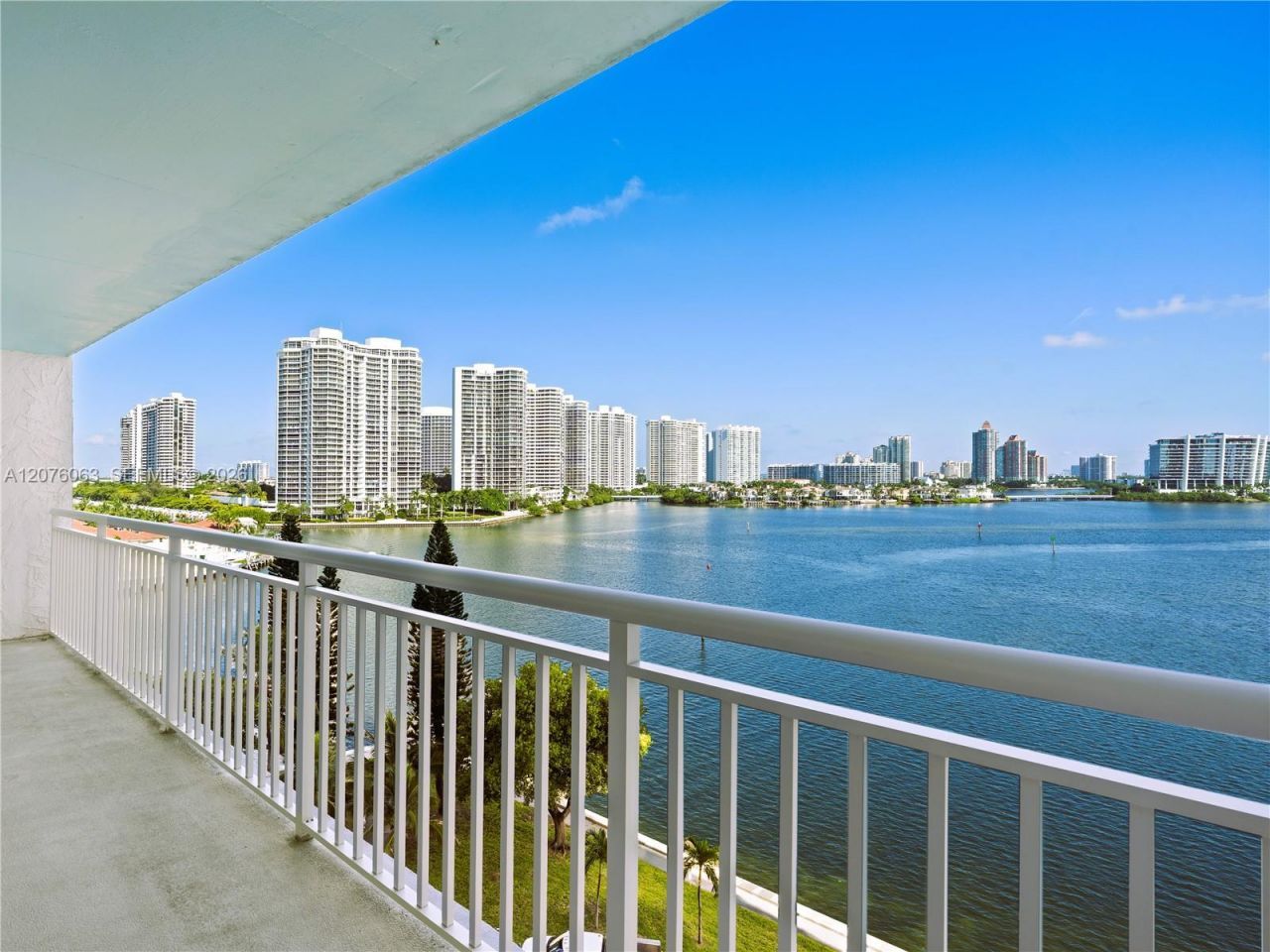 301 174th St , Unit 901, Sunny Isles Beach, FL 33160 Photo