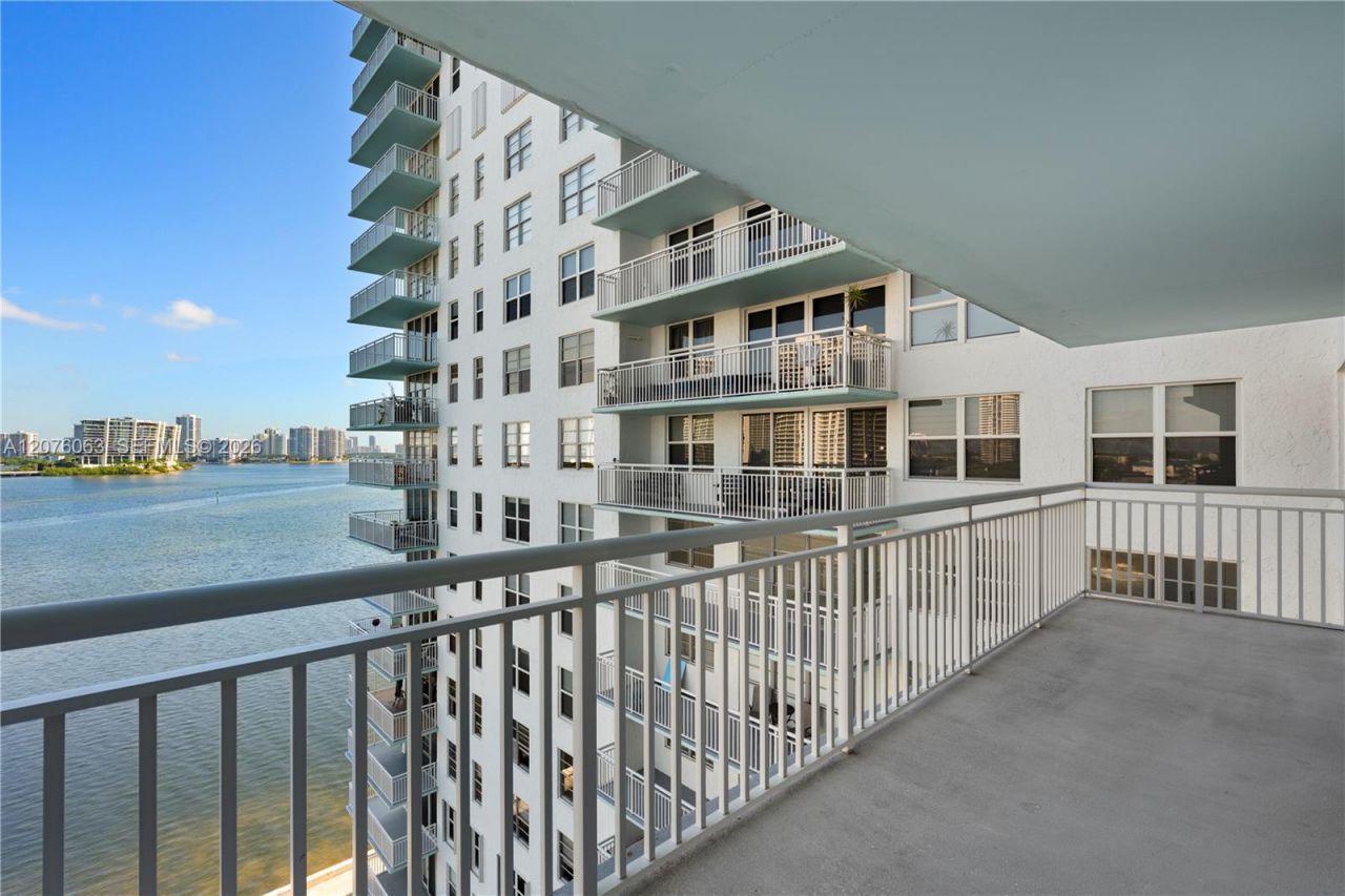 301 174th St , Unit 901, Sunny Isles Beach, FL 33160 Photo