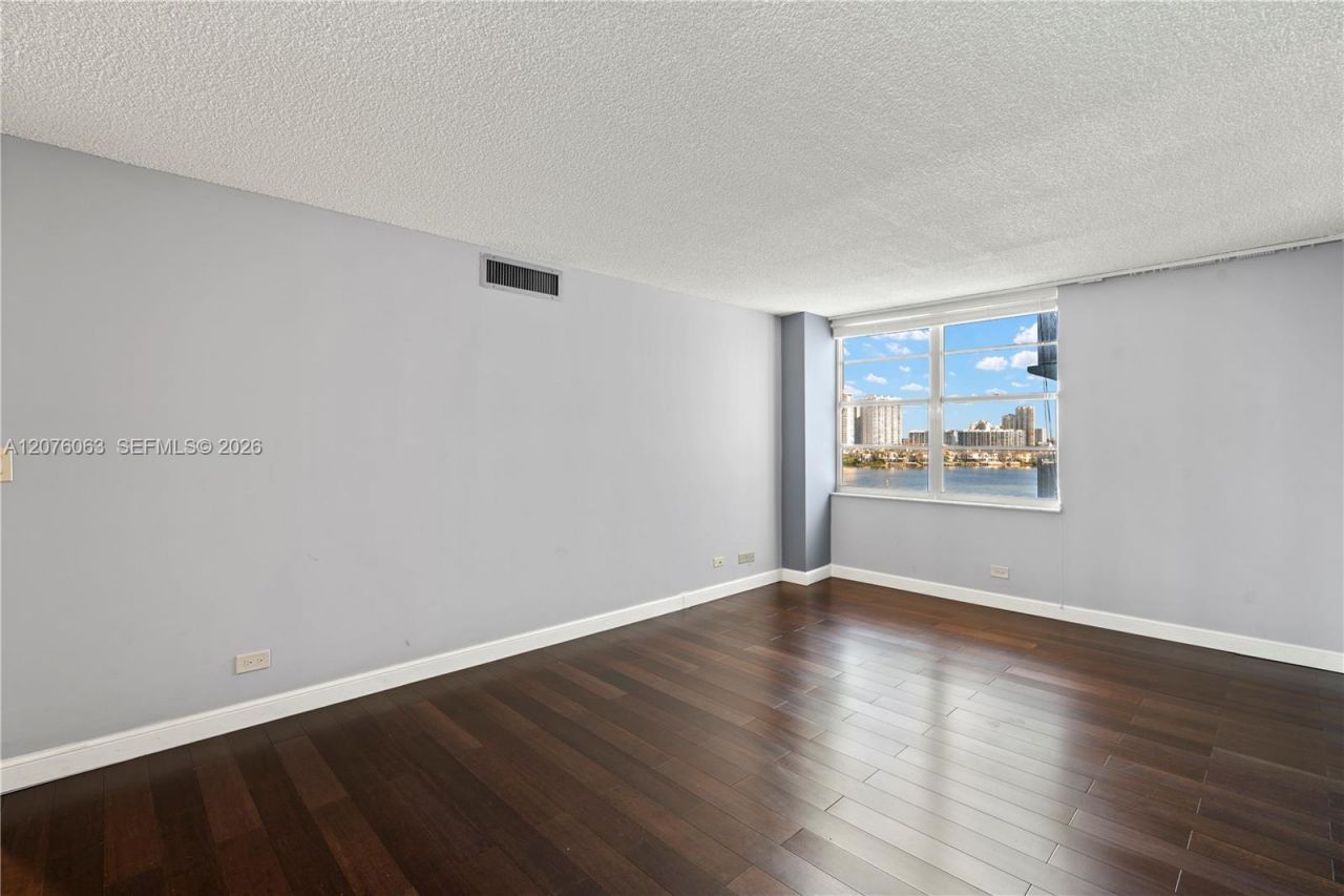 301 174th St , Unit 901, Sunny Isles Beach, FL 33160 Photo