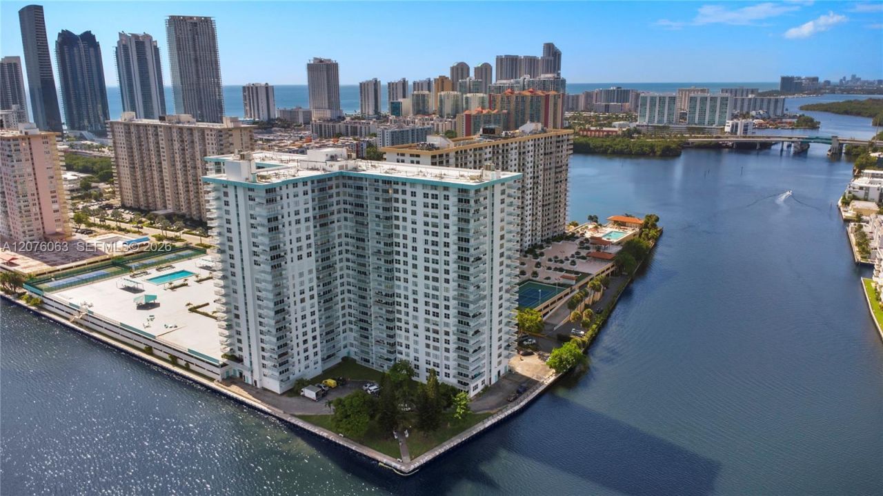 301 174th St , Unit 901, Sunny Isles Beach, FL 33160 Photo