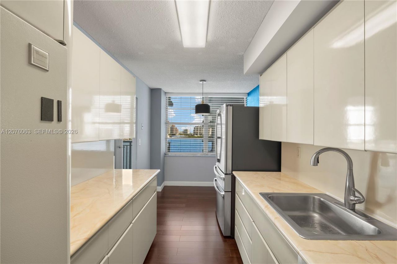 301 174th St , Unit 901, Sunny Isles Beach, FL 33160 Photo