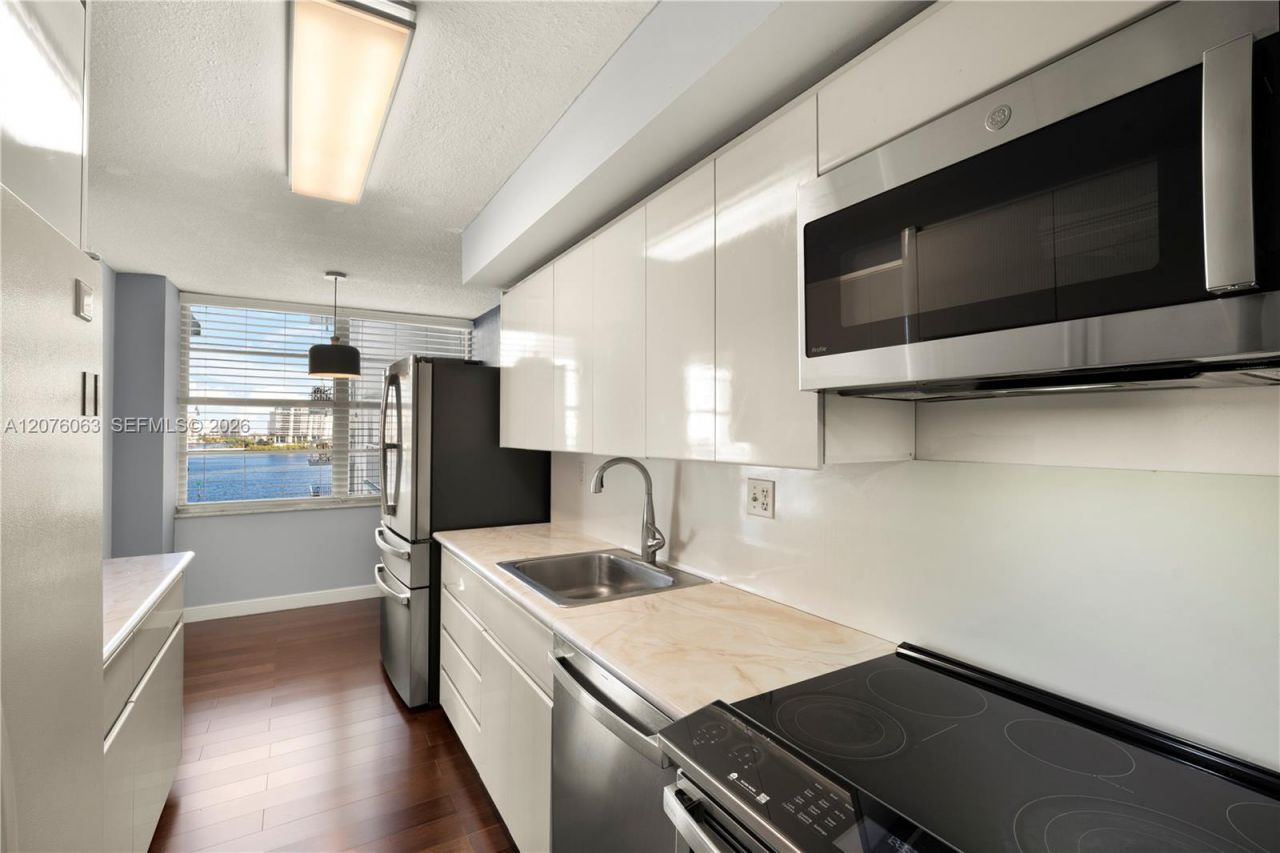 301 174th St , Unit 901, Sunny Isles Beach, FL 33160 Photo