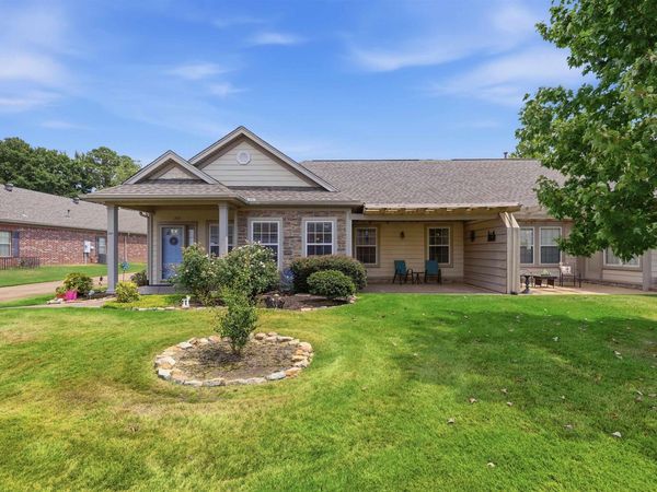 203 Stagecoach Village, Little Rock, AR 72210