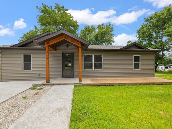 717 E Van Buren Street, Bolivar, MO 65613