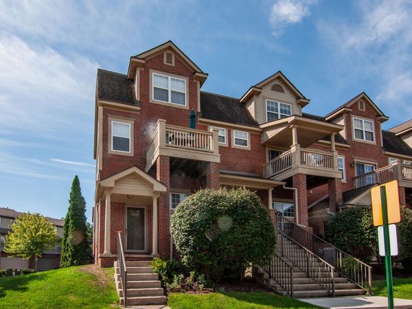 3016 Barclay Way, Ann Arbor, MI 48105