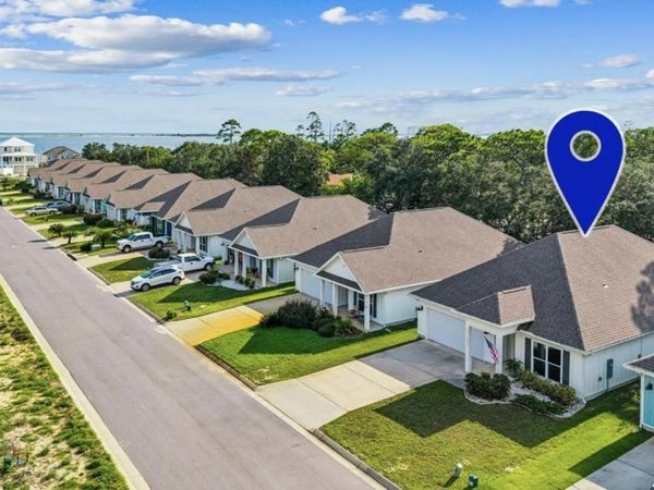 1917 Noleka Ct, Navarre, FL 32566