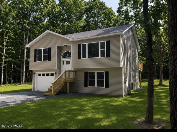 111 Jackson Drive, Hawley, PA 18428