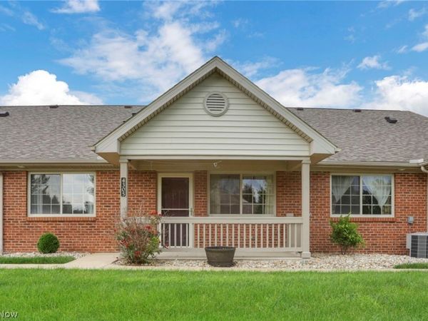 4305 E Strattford Circle E, Zanesville, OH 43701