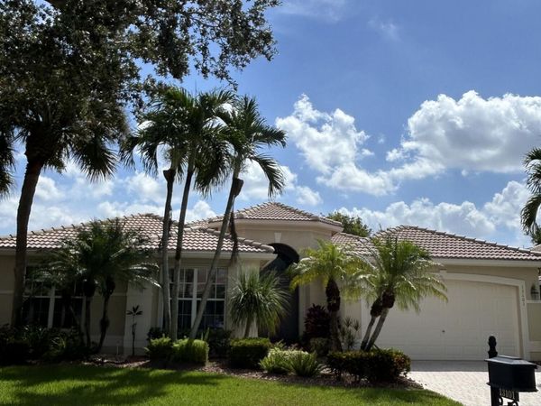13101 Alhambra Lake Circle, Delray Beach, FL 33446