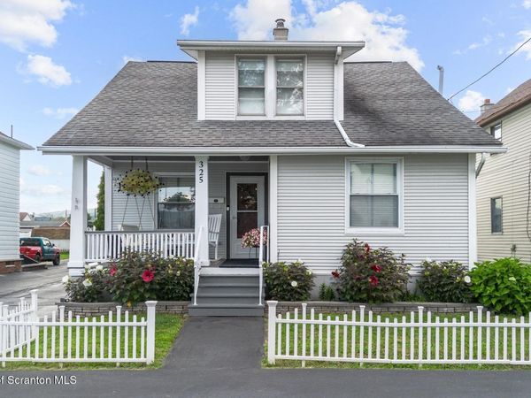 325 Oak Street, Peckville, PA 18452