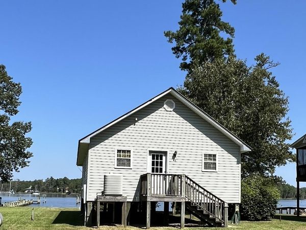 201 Barnes-Foster Loop Road, Belhaven, NC 27810