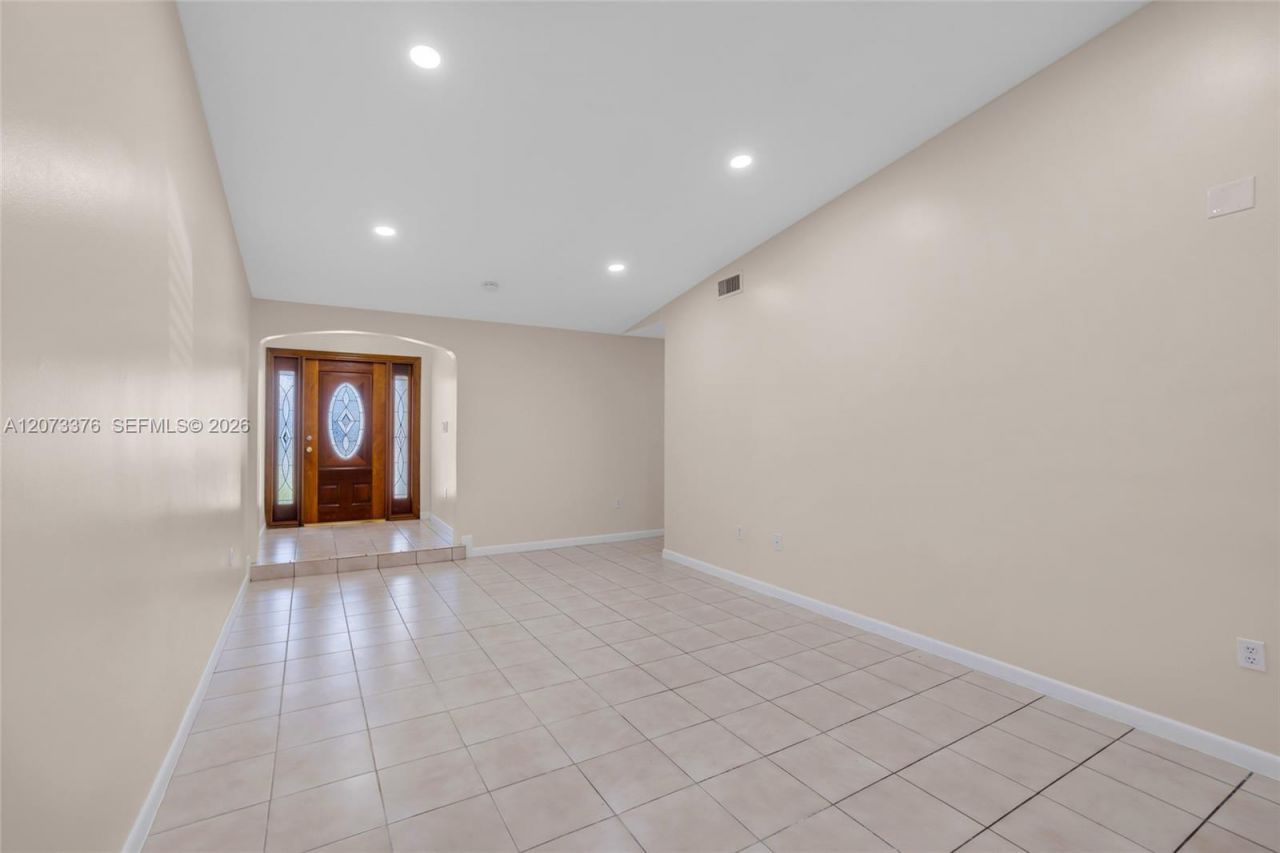 10212 NW 129th St , Hialeah Gardens, FL 33018 Photo