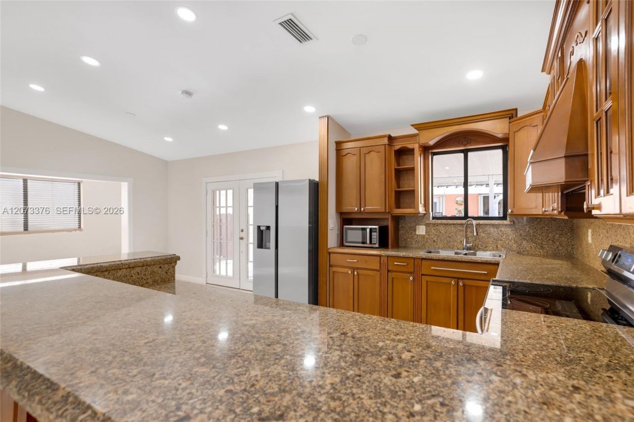 10212 NW 129th St , Hialeah Gardens, FL 33018 Photo