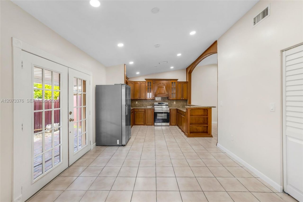 10212 NW 129th St , Hialeah Gardens, FL 33018 Photo