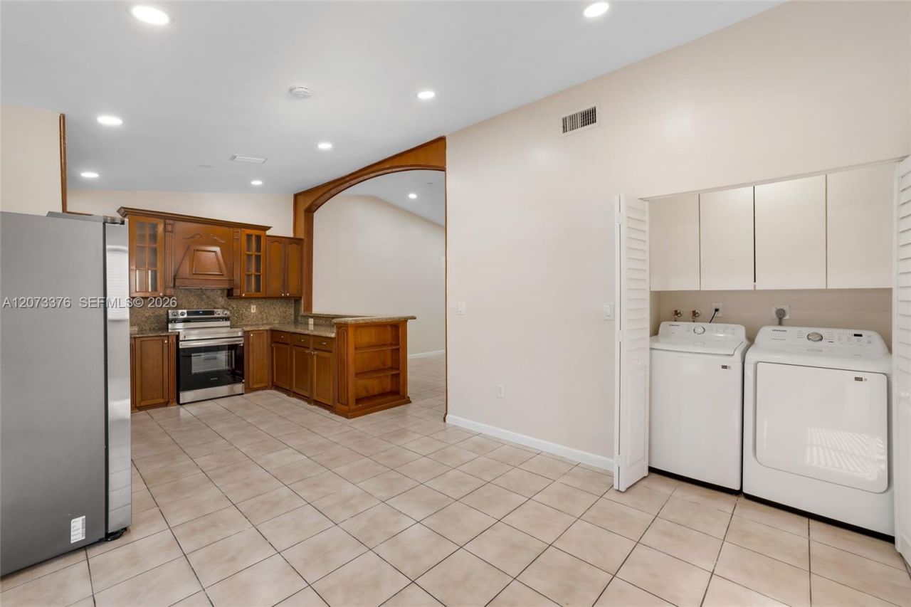 10212 NW 129th St , Hialeah Gardens, FL 33018 Photo