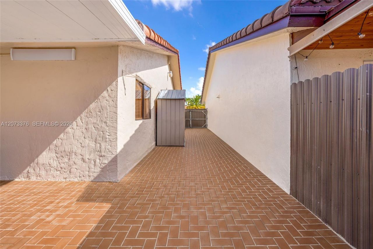 10212 NW 129th St , Hialeah Gardens, FL 33018 Photo