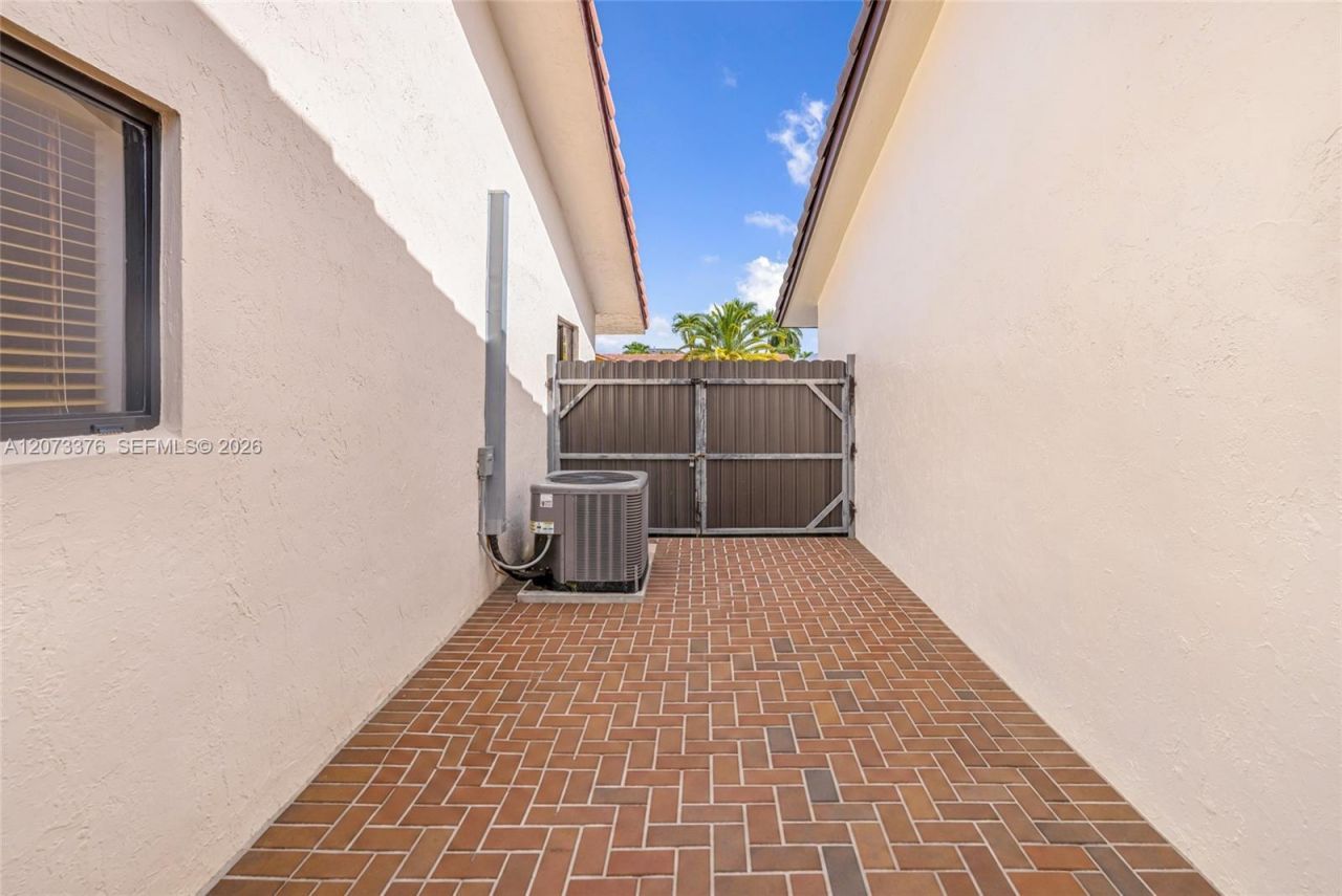 10212 NW 129th St , Hialeah Gardens, FL 33018 Photo