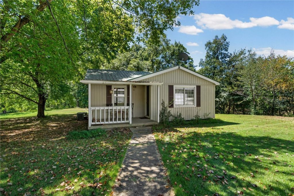 17119 Highway 16 Saint Paul, AR 72760