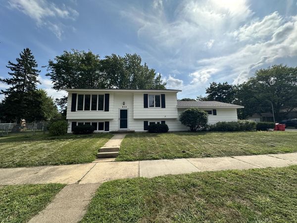854 16 1/2 Street SE, Rochester, MN 55904