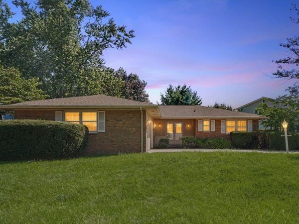 10 Greenfield Court , Savoy, IL 61874