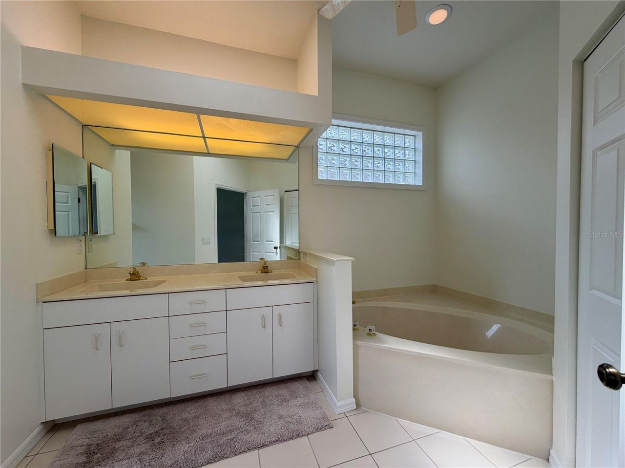 880 Chalmers Drive, Unit 880, Venice, FL 34293 Photo