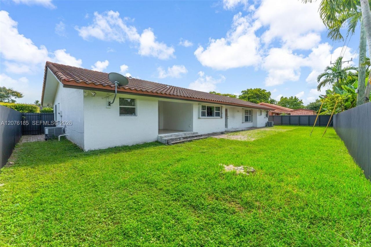 9835 SW 56th St , Miami, FL 33165 Photo