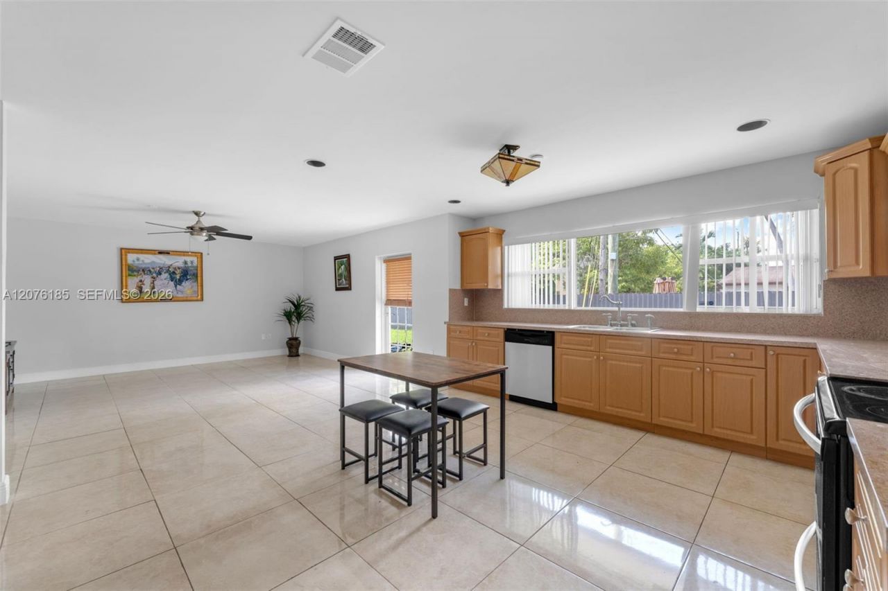 9835 SW 56th St , Miami, FL 33165 Photo
