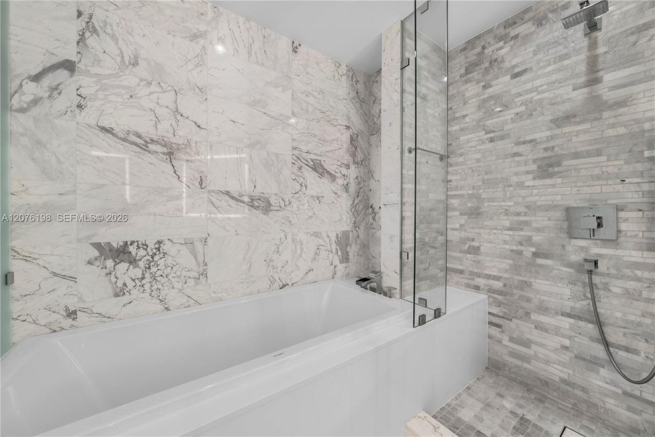851 NE 1st Ave , Unit 2106, Miami, FL 33132 Photo