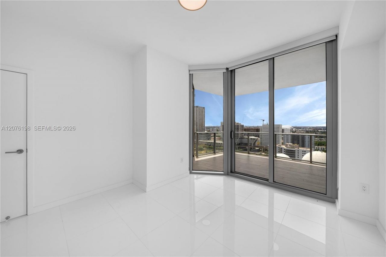 851 NE 1st Ave , Unit 2106, Miami, FL 33132 Photo