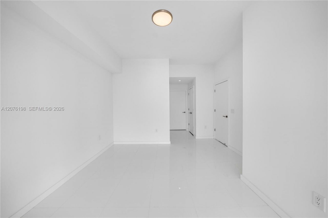 851 NE 1st Ave , Unit 2106, Miami, FL 33132 Photo