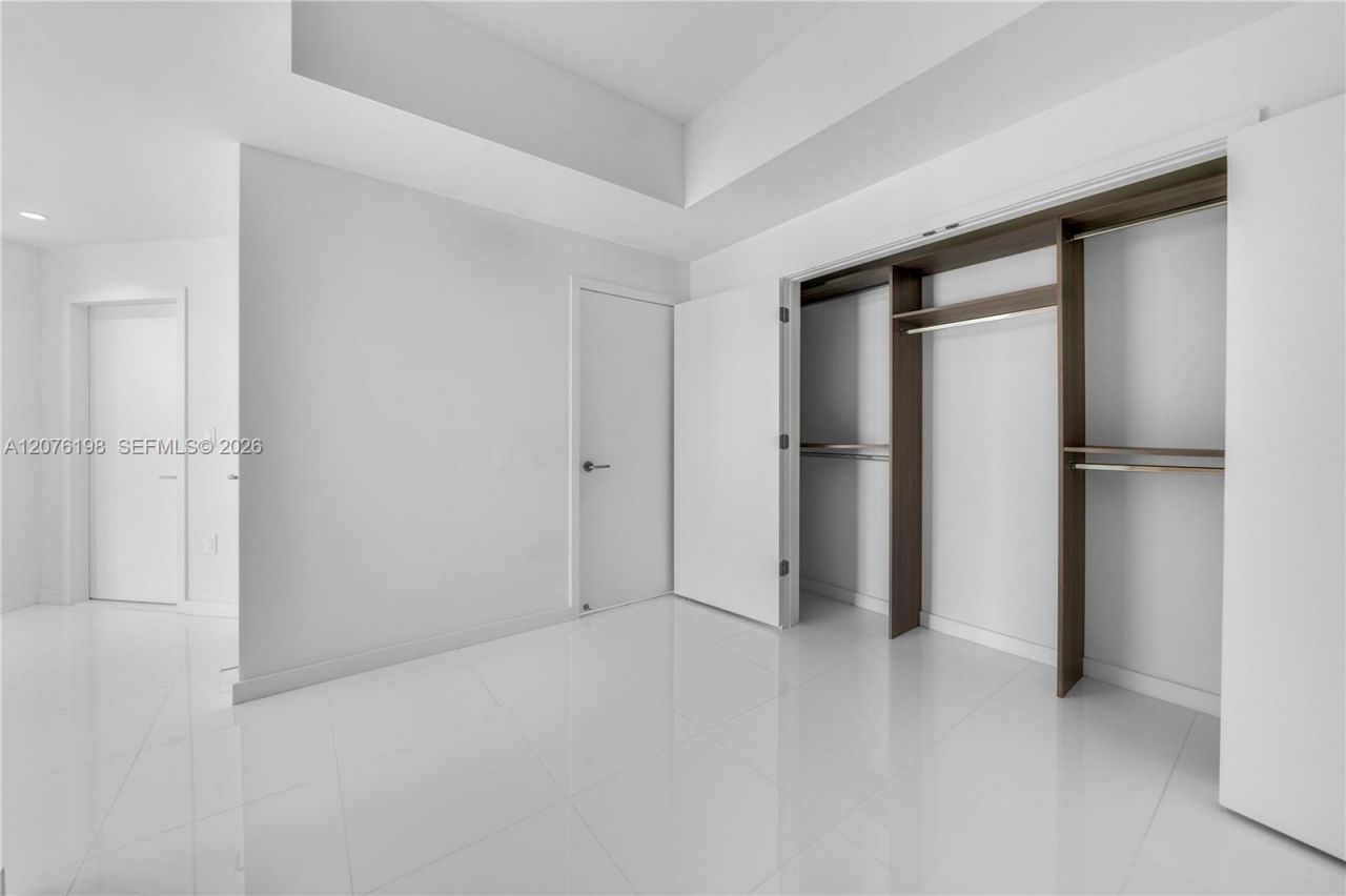 851 NE 1st Ave , Unit 2106, Miami, FL 33132 Photo