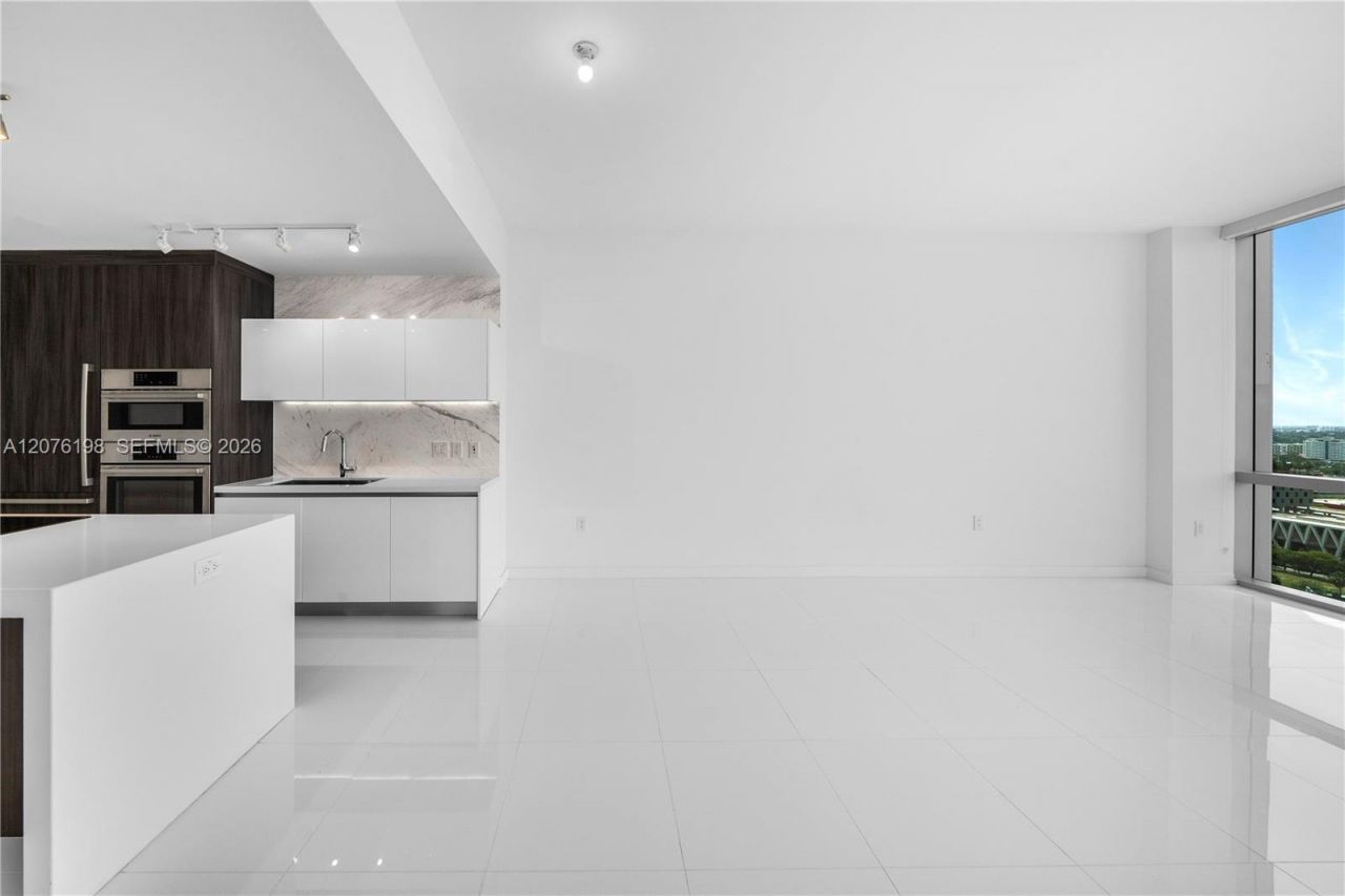 851 NE 1st Ave , Unit 2106, Miami, FL 33132 Photo