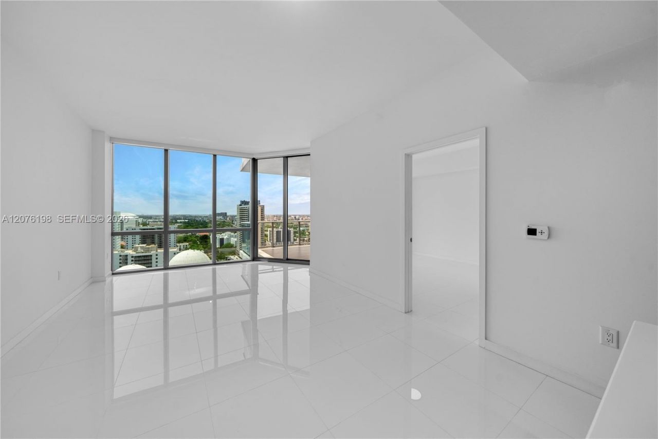 851 NE 1st Ave , Unit 2106, Miami, FL 33132 Photo