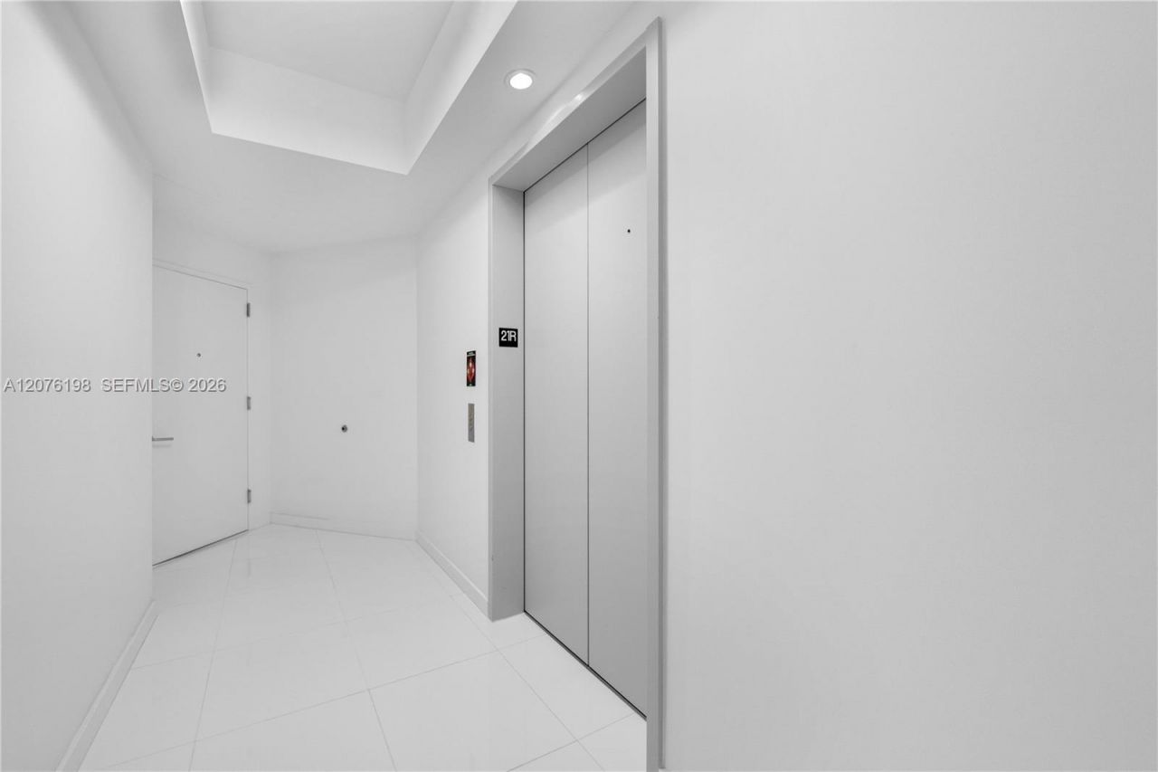 851 NE 1st Ave , Unit 2106, Miami, FL 33132 Photo