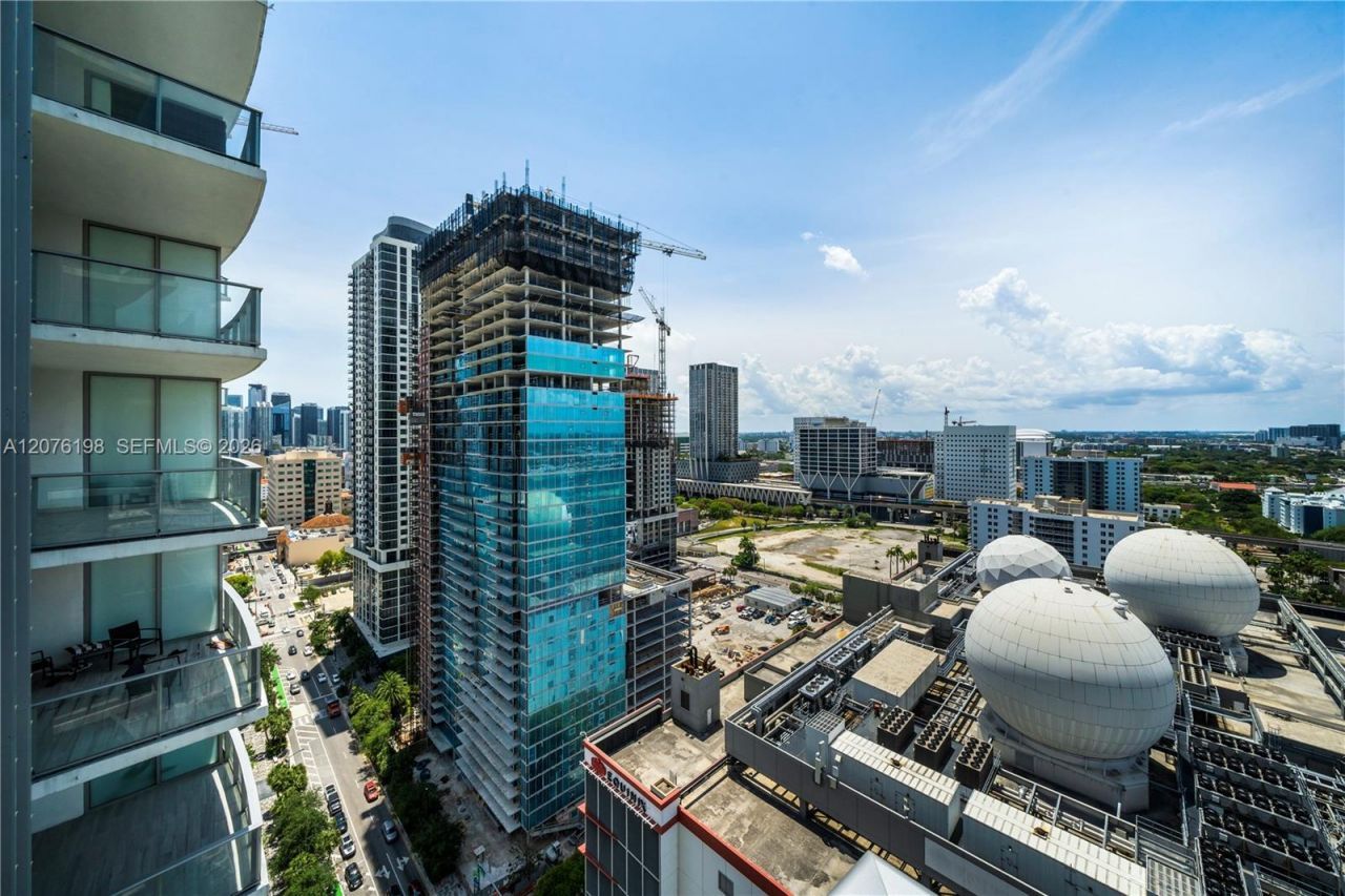 851 NE 1st Ave , Unit 2106, Miami, FL 33132 Photo