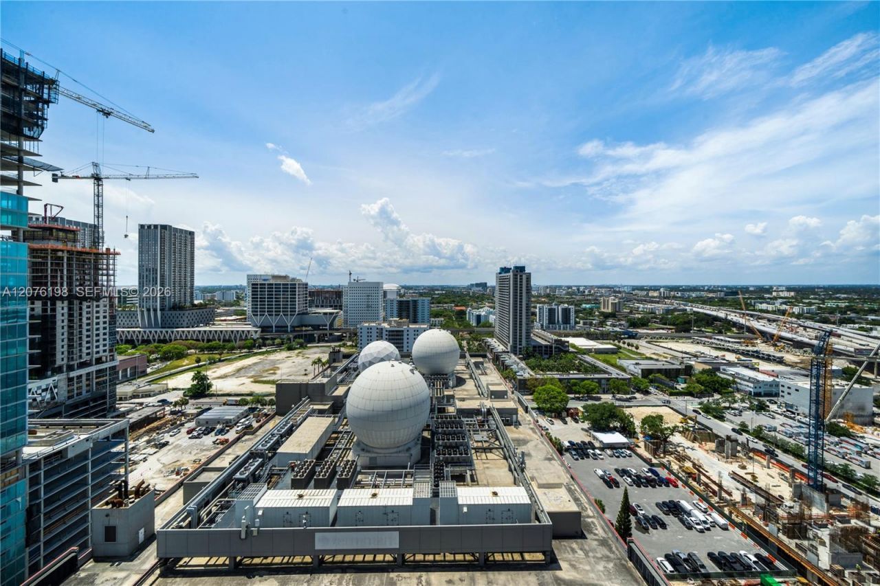 851 NE 1st Ave , Unit 2106, Miami, FL 33132 Photo