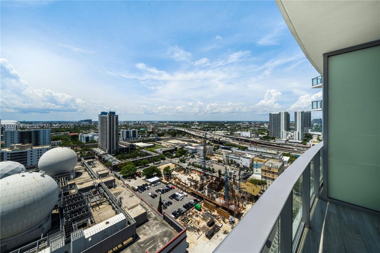 851 NE 1st Ave , Unit 2106, Miami, FL 33132 Photo