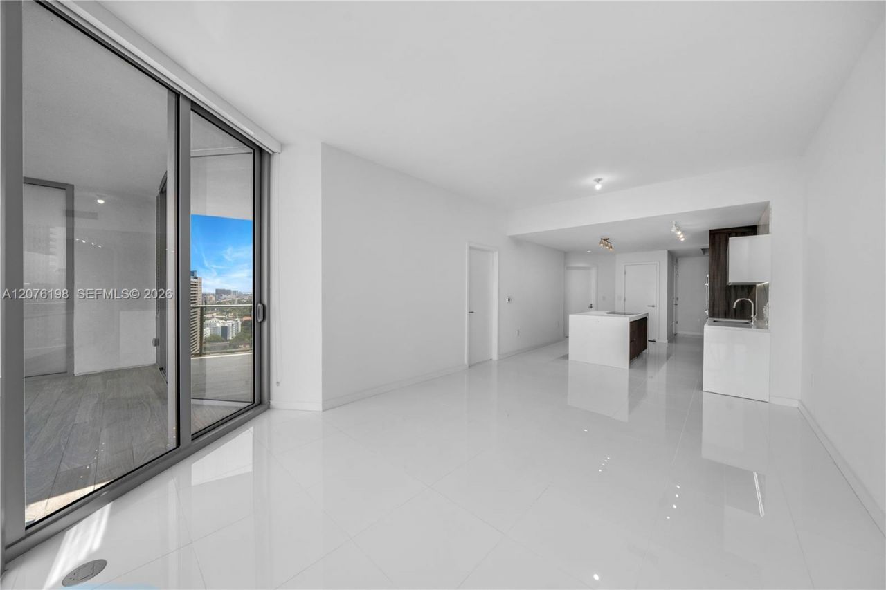 851 NE 1st Ave , Unit 2106, Miami, FL 33132 Photo