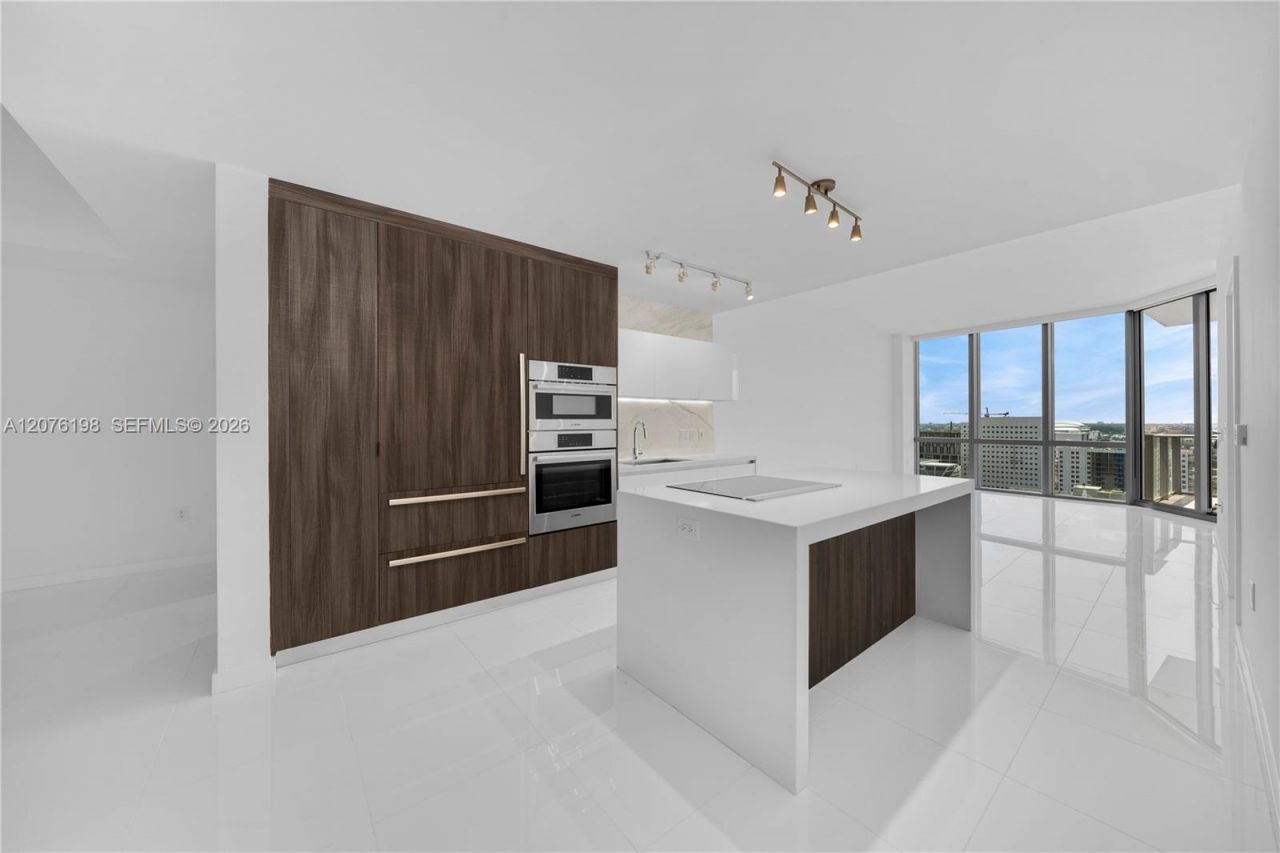 851 NE 1st Ave , Unit 2106, Miami, FL 33132 Photo