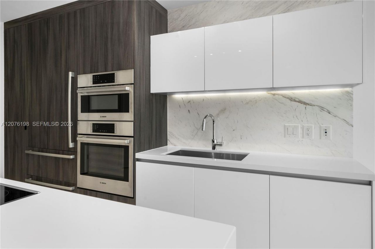 851 NE 1st Ave , Unit 2106, Miami, FL 33132 Photo
