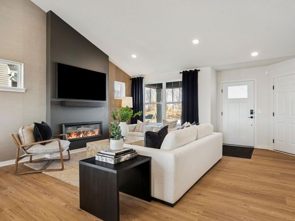 1652 Lund Way , Shakopee, MN 55379