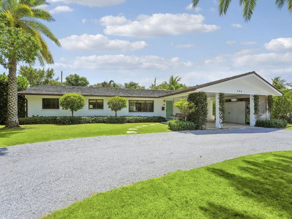 704 PELICAN Way, North Palm Beach, FL 33408